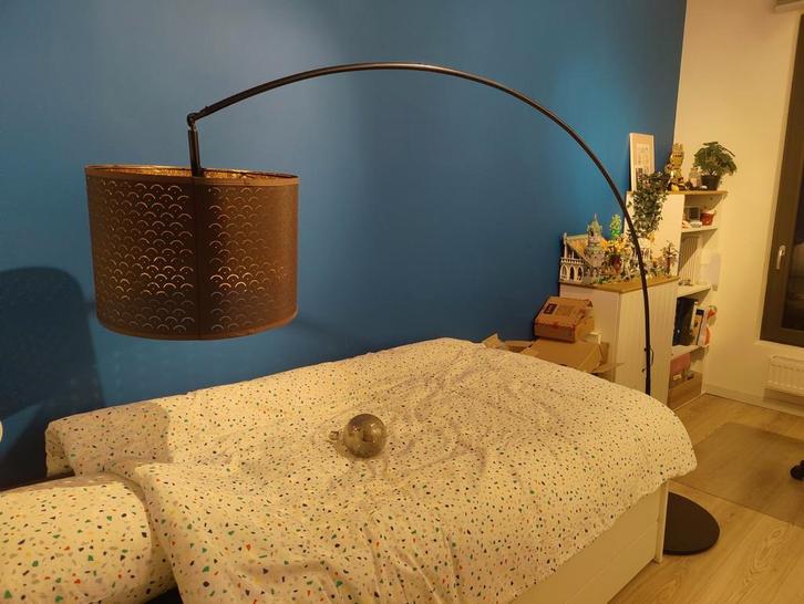 SKAFTET vloerlampvoet en NYMÖ lampenkap in perfecte staat., Huis en Inrichting, Lampen | Vloerlampen, Zo goed als nieuw, Ophalen