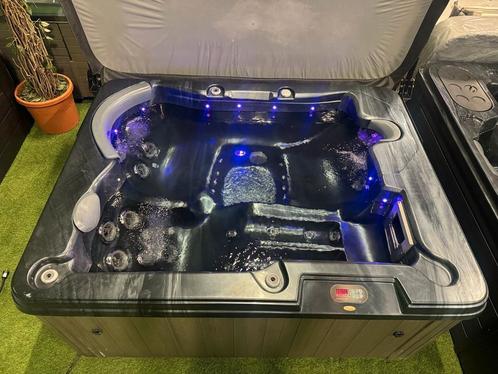 ‼️prachtige jacuzzi 3 pers ‼️WIJ RUIMEN OP, Tuin en Terras, Bubbelbaden en Hottubs, Zo goed als nieuw, Filter, Ophalen of Verzenden