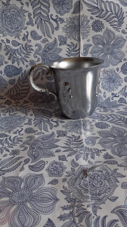 tasse de naissance en metal argenté, Antiquités & Art, Antiquités | Autres Antiquités, Enlèvement ou Envoi