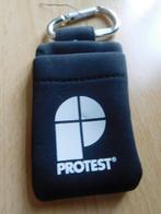 Housse GSM Protest avec mousqueton, Télécoms, Téléphonie mobile | Accessoires & Pièces, Enlèvement ou Envoi, Neuf