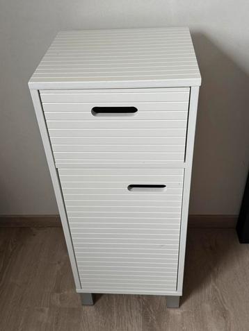 Kastje wit beschikbaar voor biedingen