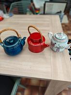 Theeset bestaande uit 2 keramische theepotten en 1 porselein, Antiek en Kunst, Ophalen