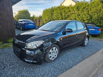 Hyundai i30 2008 accidentée et bruit moteur beschikbaar voor biedingen