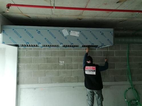 Plaatsing van professionele afzuigkappen, Elektronische apparatuur, Afzuigkappen, Nieuw, Inbouw, Wandschouwkap, Minder dan 200 m³ per uur