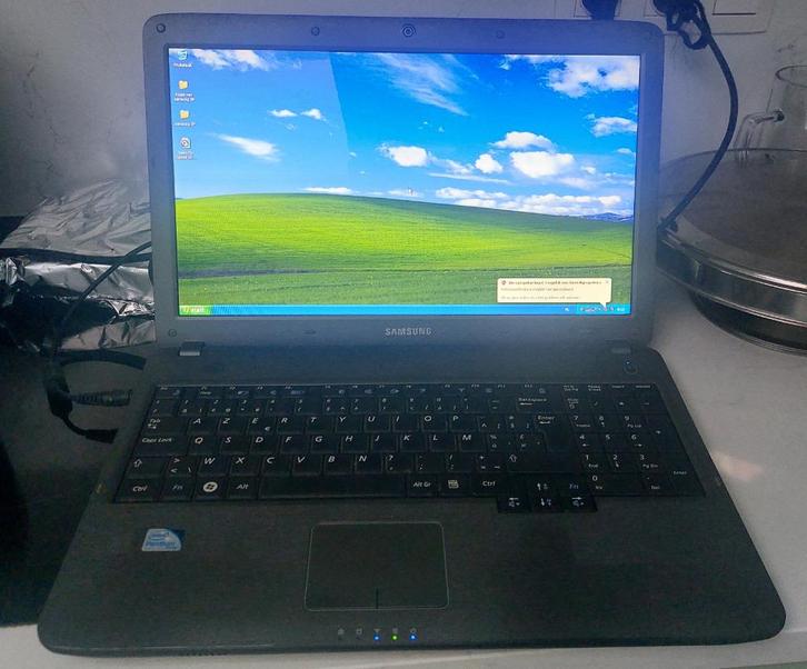 vintage windows XP laptop 15.4 inch 3GB ram core duo T4500, Computers en Software, Vintage Computers, Ophalen of Verzenden