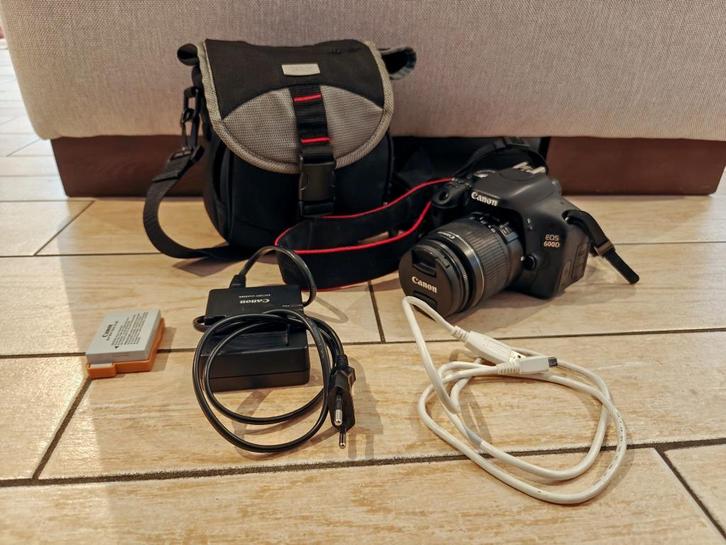 Mooie Canon EOS 600D Spiegelreflexcamera met 18-55mm lens, Audio, Tv en Foto, Fotocamera's Digitaal, Zo goed als nieuw, Spiegelreflex