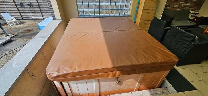 Jacuzzi cal spas à vendre, Jardin & Terrasse, Bains à remous et Spas, Utilisé, Fixé, Encastré, Enlèvement