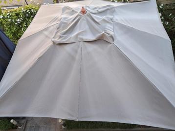 Stevige grote parasol (zie foto's) beschikbaar voor biedingen