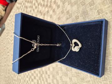 Prachtige stralende Swarovski ketting met hartjes beschikbaar voor biedingen