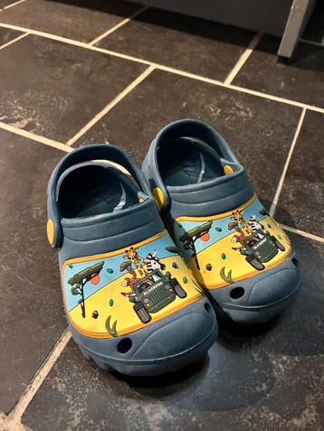 Imitatie Crocs met dieren maat 22/23 beschikbaar voor biedingen