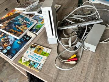 Wii console met  accessoires en games beschikbaar voor biedingen