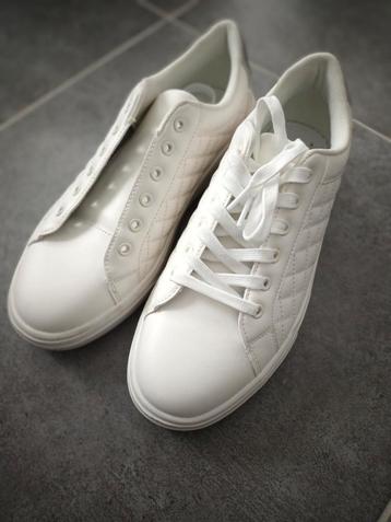 Damessneakers  beschikbaar voor biedingen