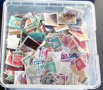 Doos postzegela, 440 gram beschikbaar voor biedingen
