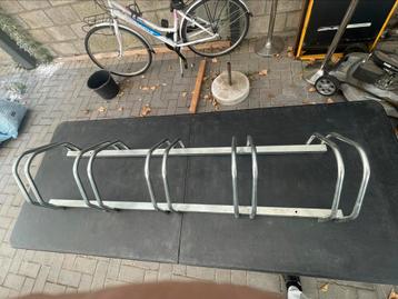 3 fietsenrekken te koop, beschikbaar voor biedingen