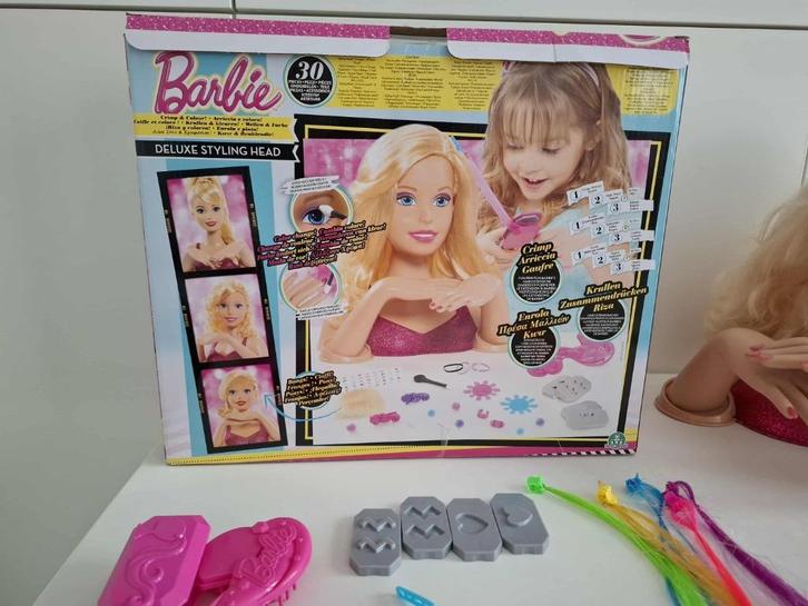 Barbie haarstylinghoofd, Kinderen en Baby's, Speelgoed | Poppen, Zo goed als nieuw, Barbie, Ophalen of Verzenden