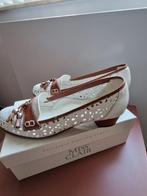 Witte damesschoen met laag hakje, Kleding | Dames, ANDERE, Schoenen met lage hakken, Wit, Ophalen of Verzenden