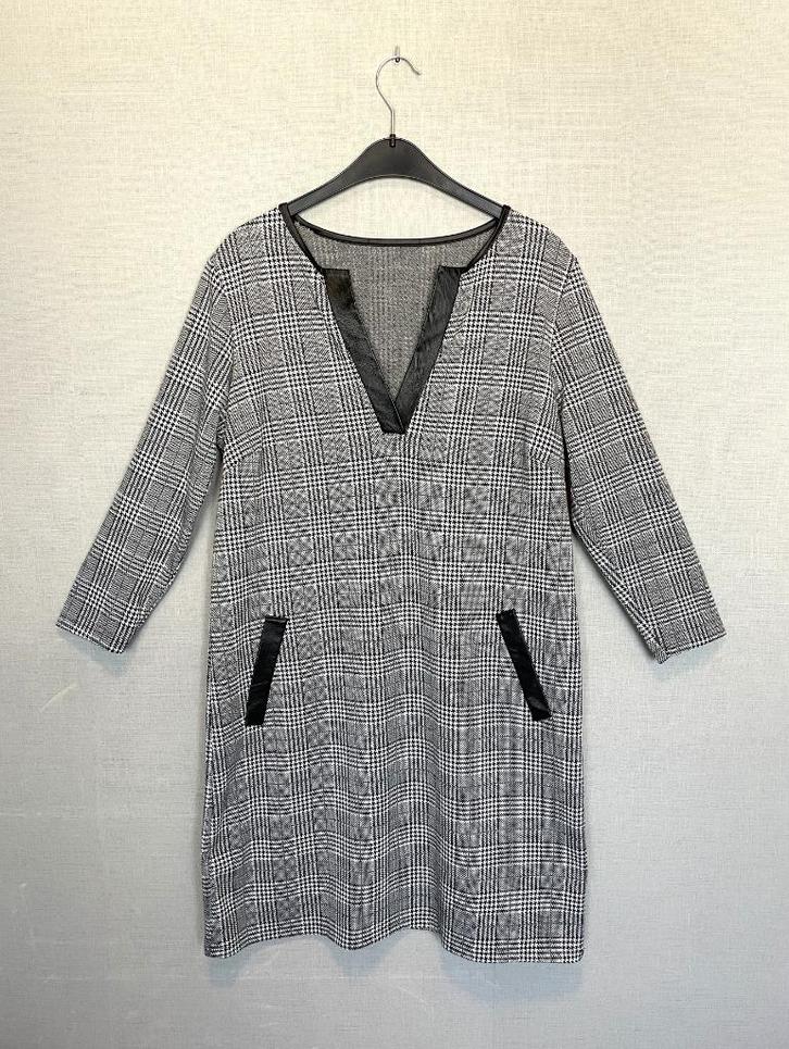 Zwart met wit geruite elegante jurk (40), Kleding | Dames, Jurken, Zo goed als nieuw, Maat 38/40 (M), Zwart, Boven de knie, Ophalen of Verzenden