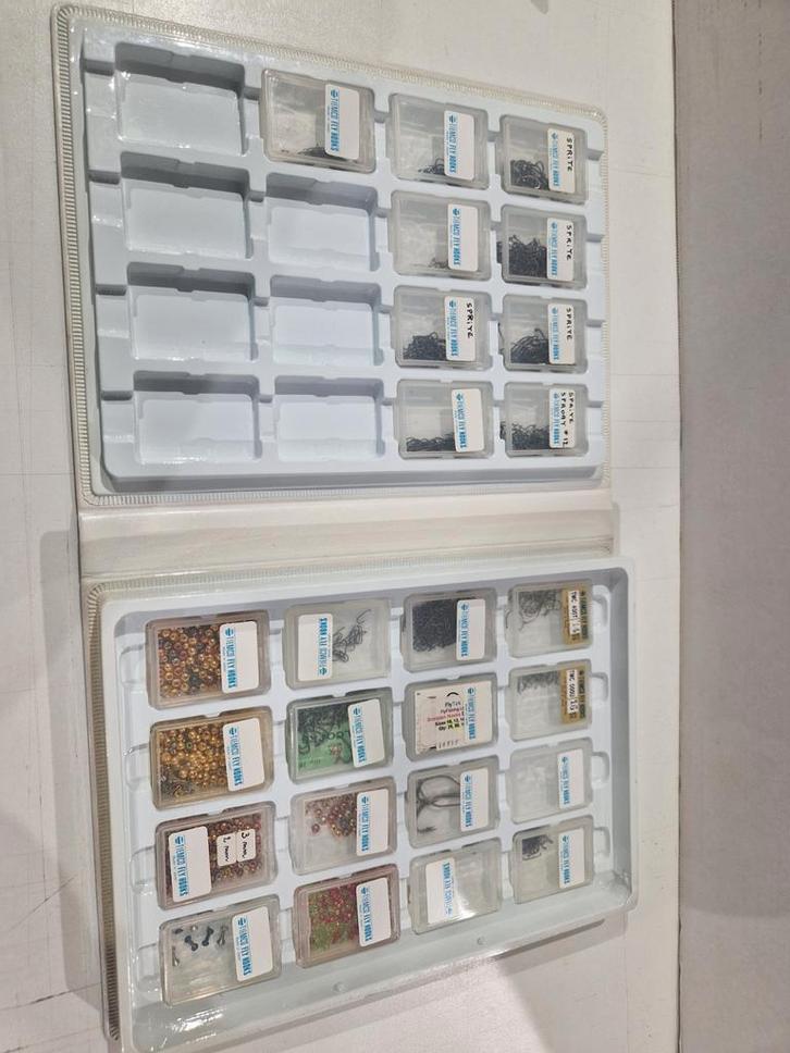 TMC hook file met een 805 haken en 300 tal beads tungsten, Watersport en Boten, Hengelsport | Vliegvissen, Zo goed als nieuw, Haak