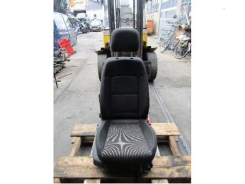 Stoel rechts van een Volkswagen Passat beschikbaar voor biedingen