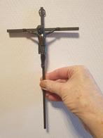 Crucifix, Collections, Enlèvement