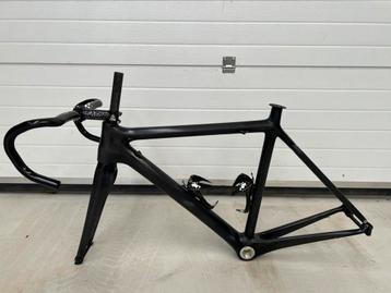 Nieuwe carbon frameset M=54 beschikbaar voor biedingen