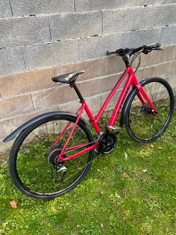 TREK FX3 28 inch 27V remschijven damesfietsen in nieuwstaat. beschikbaar voor biedingen