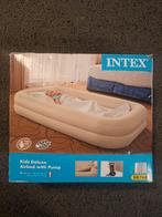 Intex kinderen deluxe luchtbed met pomp, Ophalen of Verzenden, Ingebouwde pomp, Nieuw, 1-persoons