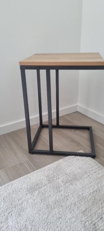 Table d'appoint beschikbaar voor biedingen