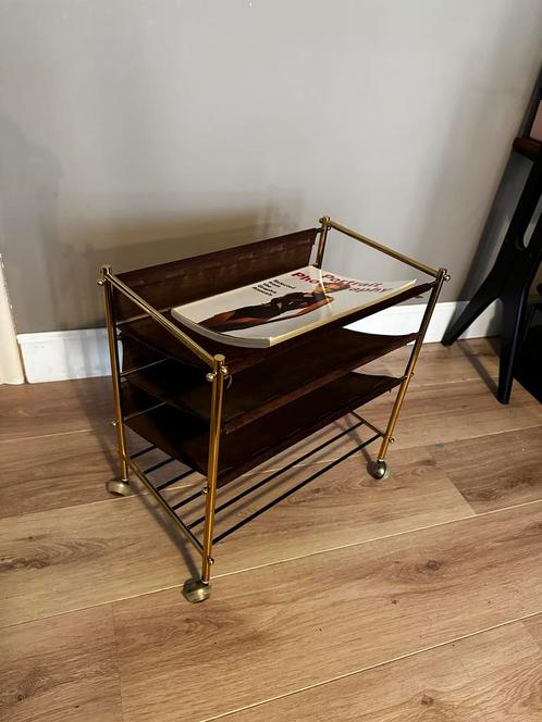 Hollywood Regency - Magazinehouder tafeltje op wielen, Antiek en Kunst, Antiek | Meubels | Tafels, Ophalen