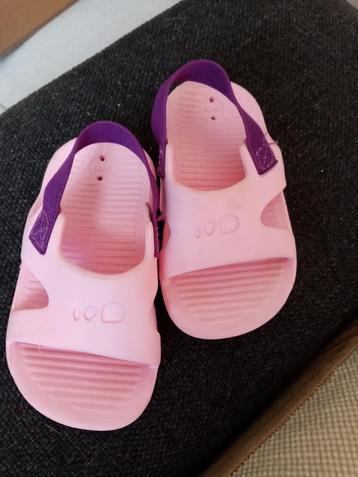 Decathlon nabaiji roze baby slippers maat 19/20