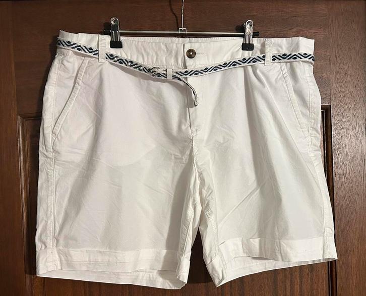 Witte short van Yessica, maat ongeveer 42-44, Kleding | Dames, Broeken en Pantalons, Gedragen, Maat 42/44 (L), Wit, Kort, Ophalen of Verzenden