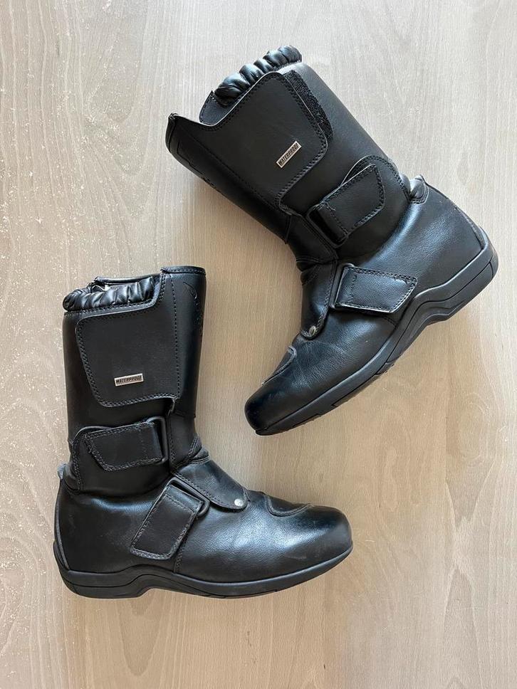 Bottes de moto Outstars noires taille 42, Motos, Vêtements | Vêtements de moto, Bottes, Femmes, Hommes, Seconde main, Enlèvement ou Envoi