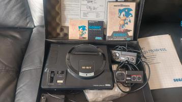 SEGA Mega Drive + Sonic + 2 controllers  beschikbaar voor biedingen