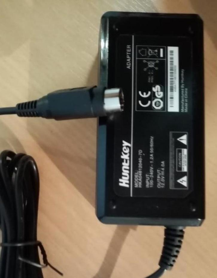 nieuw Huntkey model HKA04812040-7D  adapter input / output, Computers en Software, Laptop-opladers, Nieuw, Ophalen of Verzenden