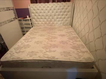Chambre à coucher + armoire beschikbaar voor biedingen