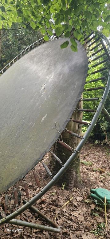 Trampoline zelf te demonteren. Gratis.  beschikbaar voor biedingen