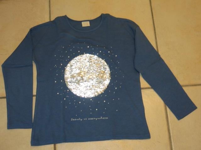 Een longsleeve met vervormbaar maantje, maat 140, Kinderen en Baby's, Ophalen of Verzenden, Zo goed als nieuw, Meisje, Shirt of Longsleeve