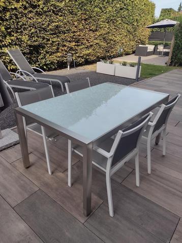 Aluminium tuintafel en 4 stoelen beschikbaar voor biedingen