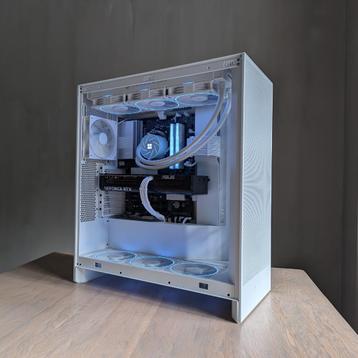 Witte Gaming PC:  RTX 5070, Ryzen 7 7700, 32GB DDR5 en 2TB beschikbaar voor biedingen