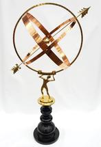 Grote messing zonnewijzer Atlas op voet, Ophalen of Verzenden, Nieuw