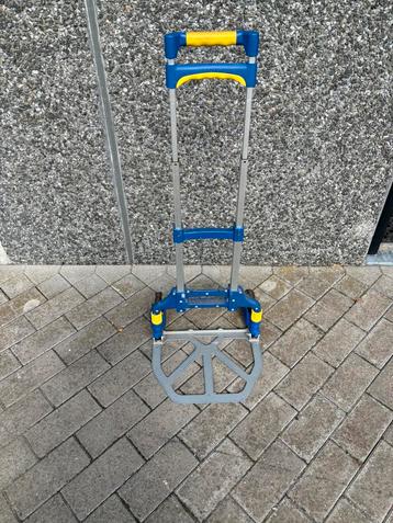 Plooibaar karretje beschikbaar voor biedingen