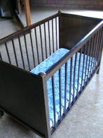Kinderbedje in donker hout, Huis en Inrichting, Ophalen, Gebruikt, Hout