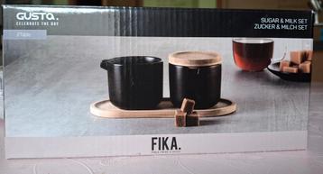 melk- en suikerpot en 4 mokken beschikbaar voor biedingen