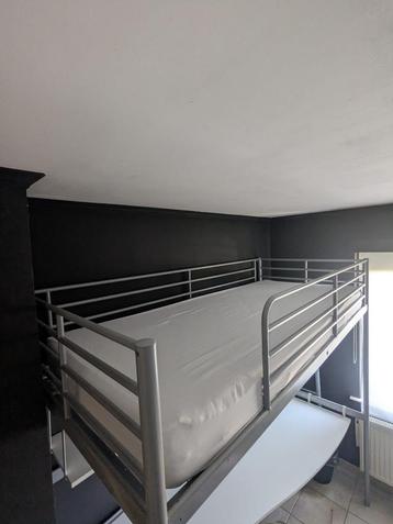 Hoogslaper + Bureau beschikbaar voor biedingen