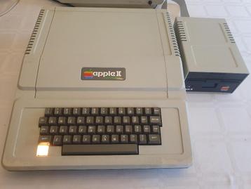 Apple II Europlus avec lecteur Disk II et contrôleur