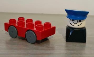 Verzamelstuk Vintage Duplo politieman blok met vintage wagen beschikbaar voor biedingen