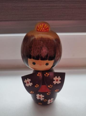 Vrolijke kokeshi "Benikasuri" van Sakutaro Otani beschikbaar voor biedingen