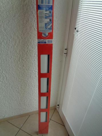 Moustiquaire blanc en Alu. Kid de montage complet. TESA. beschikbaar voor biedingen