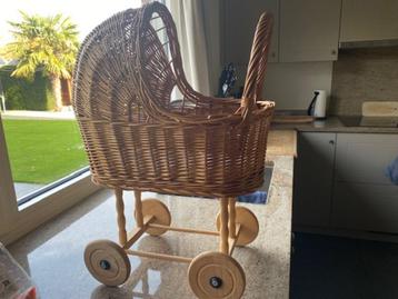 Rieten poppenwieg beschikbaar voor biedingen