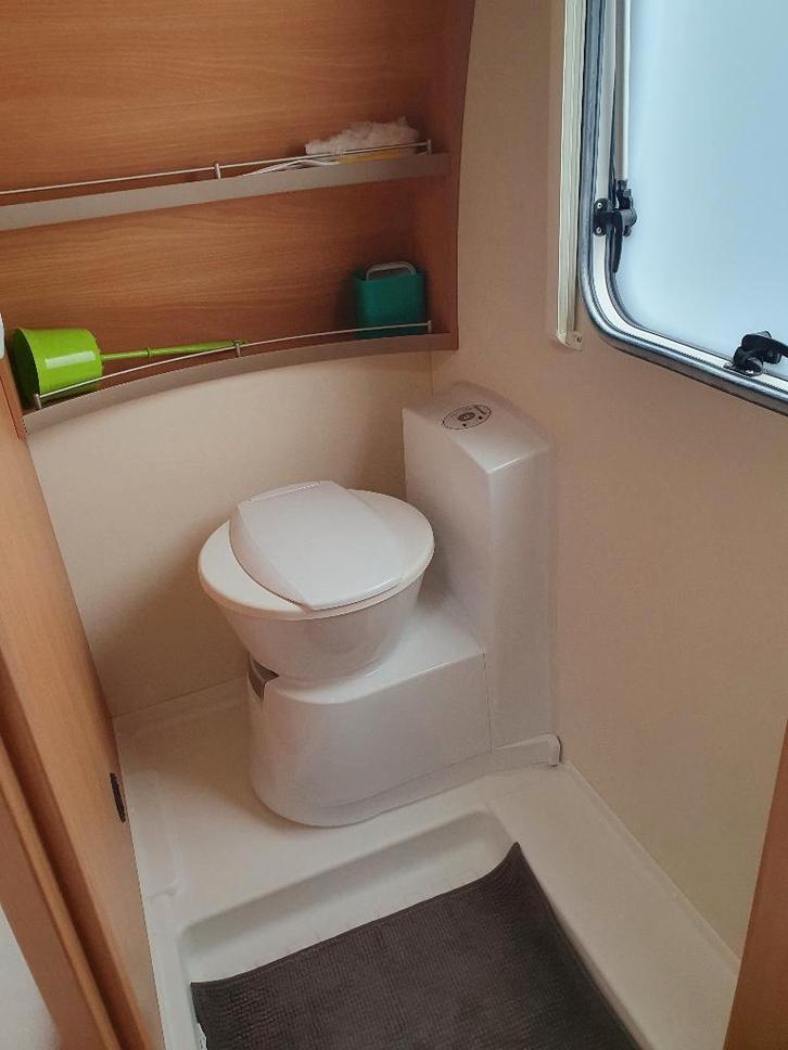 caravan  Knaus Sudwind - 2014- witte kleur, Caravans en Kamperen, Caravans, Particulier, tot en met 4, 1000 - 1250 kg, Rondzit